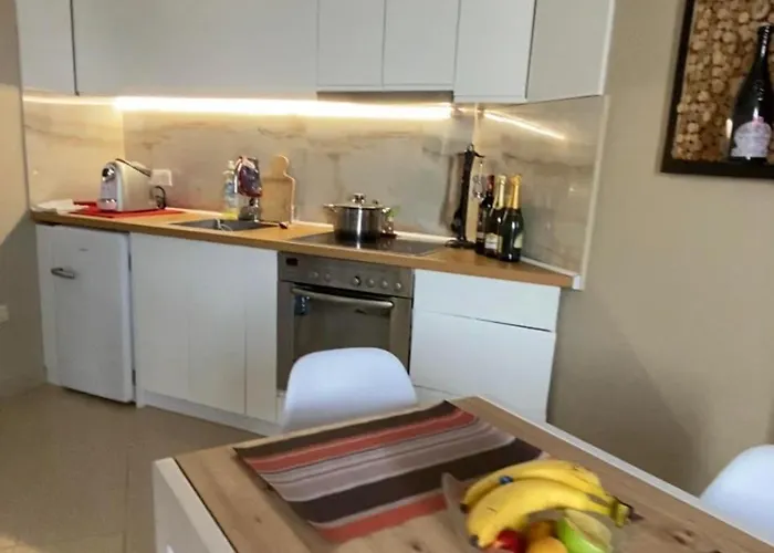 Arol Apartment, Apartman *