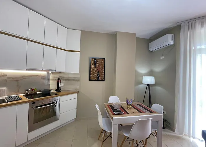 Arol Apartment, Apartman