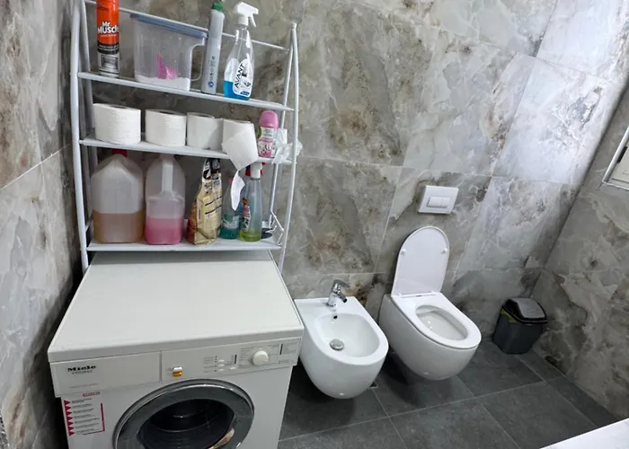 Arol Apartment, アパート