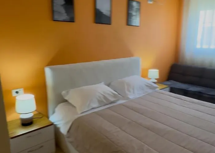 Arol Apartment, Apartman *